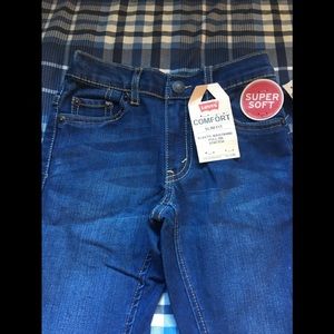 Levi’s.  NWT.  Size 5